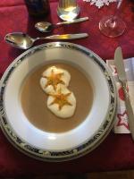 Maronensuppe mit Blätterteigsternen