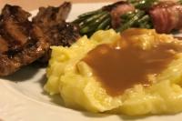 frisch gegrillt, dazu bohnen und kartoffel püree