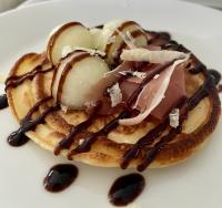 Heute gab es nach langer Zeit nochmal Pancakes. Mit Honigmelone Parmaschinken und Parmesan! 👍🏻👍🏻😋