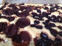 Super Blitzkuchen mit Pflaumen und Kirschen