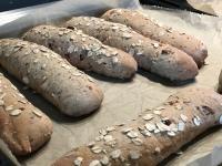 Müsliriegel und Müslibrötchen