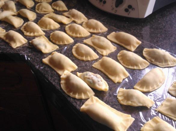 Variation Maultaschen gefüllt mit Hackfleisch und Spinat