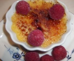 René s.Crème brûlèe --mit Himbeeren ..
