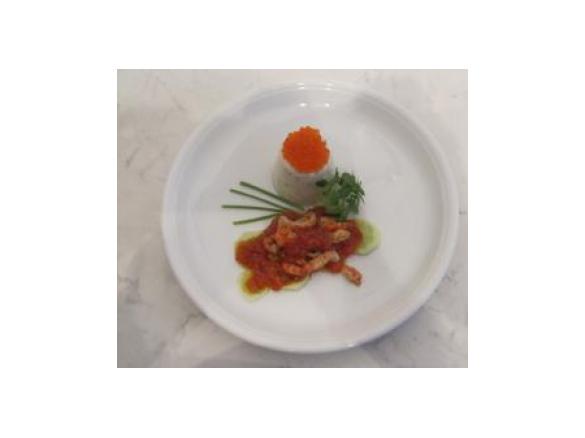 Buttermilch-Frischkäseterrine mit Flußkrebsschwänzen und Tomatenvinaigrette