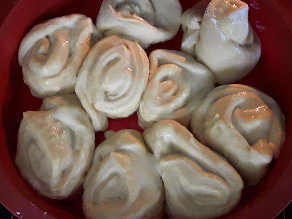 Süsser Hefeteig mit Custard Creme