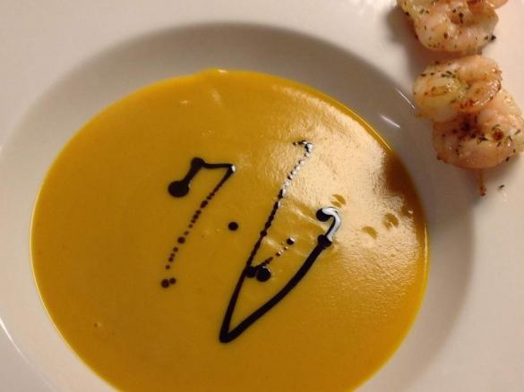 Kürbis-Kokos-Suppe mit Garnelen