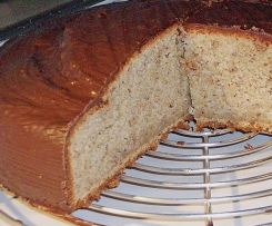Bananenkuchen mit Schokoraspeln und Kokos 