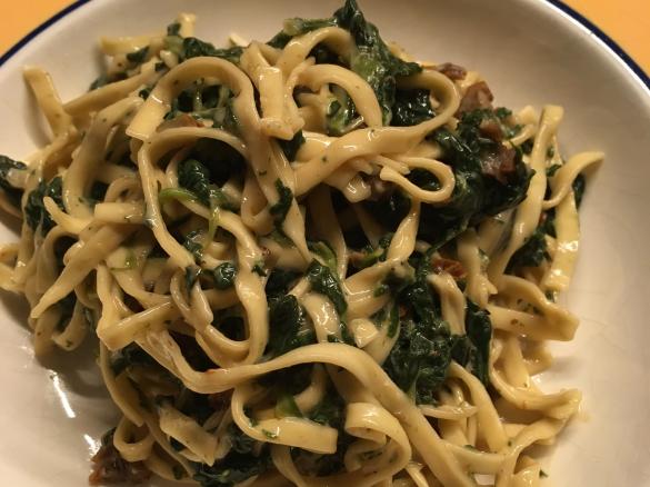 One-Pot-Pasta: cremige Spinatnudeln