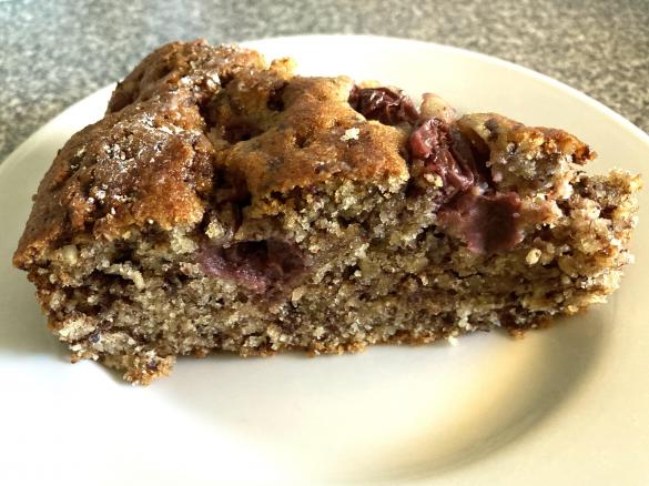 Schoko-Nuss-Kuchen mit Kirschen