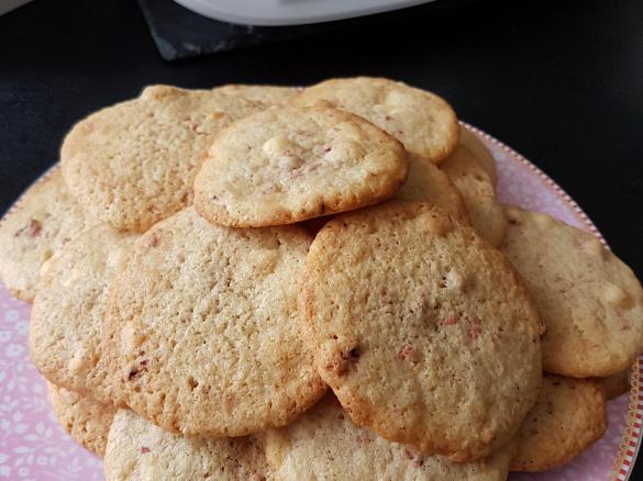 Weiße Schoko Erdbeer Cookies