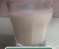 Amaretto-Likör mit weißer Schokolade