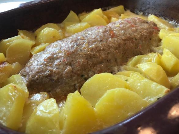 Paprika-Hackbraten mit Rahmkartoffeln