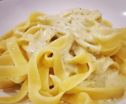 Nudeln mit Käse Sahne Soße zum verlieben