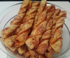 Melli's Pizzastangen Salami-Schinken mit Käse-Sesam-Kruste