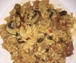 Risotto mit getrockneten Tomaten, Champignons u. Parmaschinken