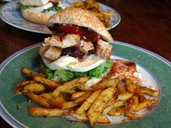 Hähnchenburger mit Mozzarella und süßlicher Zwiebelsoße