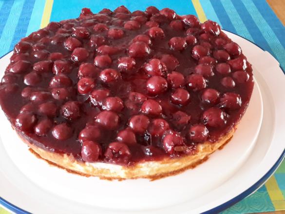 Käsetorte mit Zimtkirschen