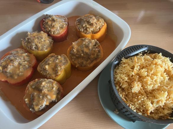 Paprika gefüllt mit Hackfleisch & Reis