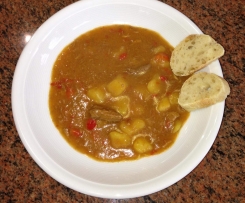 Variation von Gulaschsuppe