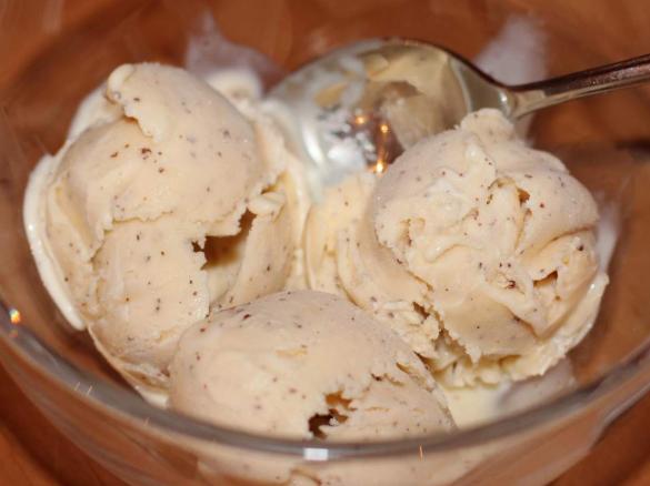 Vanilleeis mit Mohn und Honig