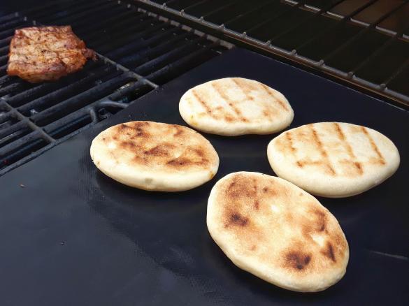 Grillbrot, Grillbeilage, Naan-Brot, Brot vom Grill