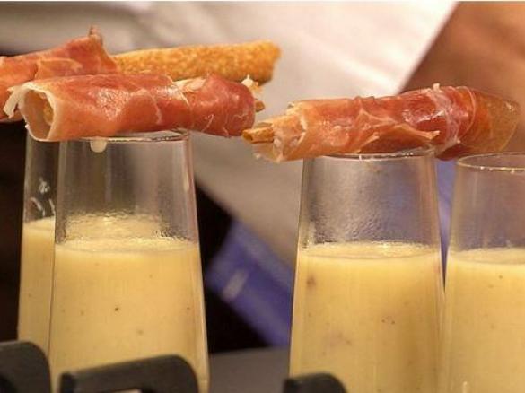 Kartoffelsuppe mit Schinken-Grissini