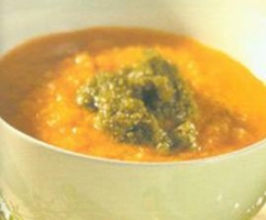 Minestrone mit Kräuterpesto und Putenbrust