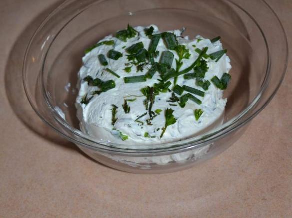 Kräuterfrischkäse - als Brotaufstrich oder Dip