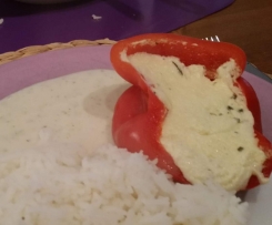 Paprika mit Schafskäse und Kräutersauce
