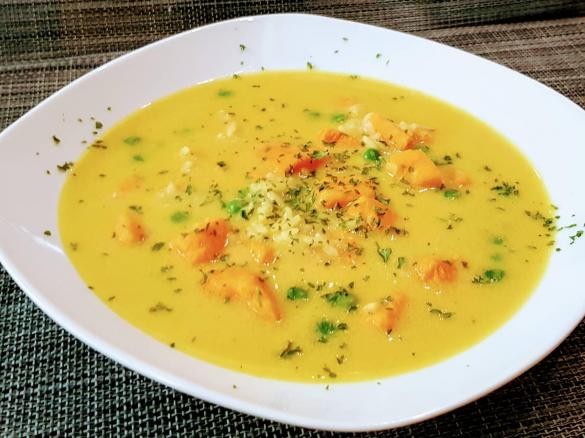 Süßkartoffel-Curry-Reis Suppe