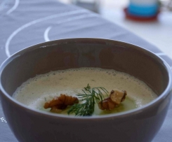 Leckere kalte Gurkensuppe