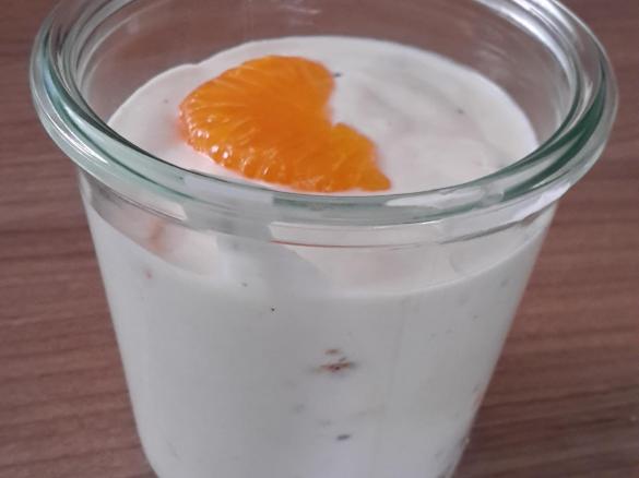Schnelle Quark-Joghurtcreme mit Obst