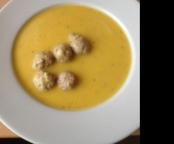 Butternut-Kartoffel-Cremesuppe mit Bratwurstbällchen