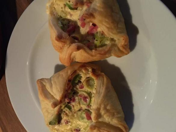 gefüllte Blätterteigtaschen - Fingerfood