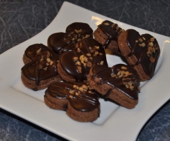 Gefüllte Kirsch-Nuss-Herzchen