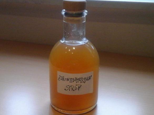 Zitronenmelissen Sirup