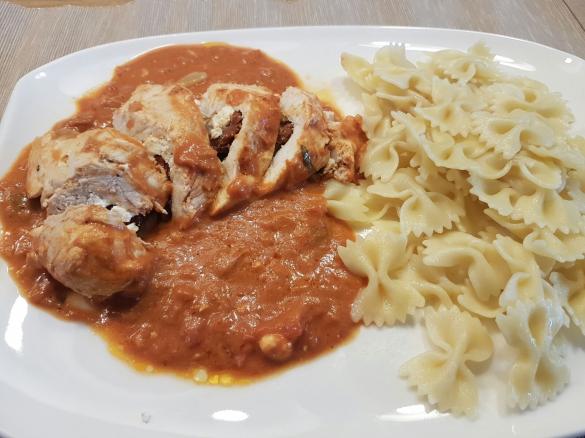 Gefüllte Hühnerbrust MEDITERRAN mit Feta und getrockneten Tomaten