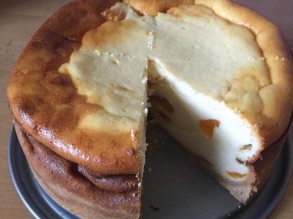 Kleiner Käsekuchen mit Keksboden