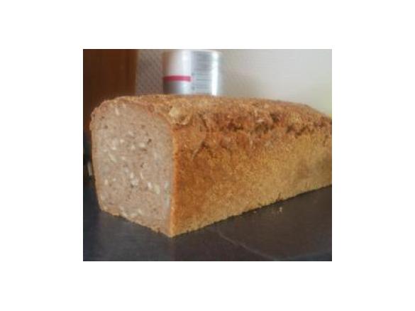 Vollkorn-Dinkel-Brot mit Sonnenblumenkerne