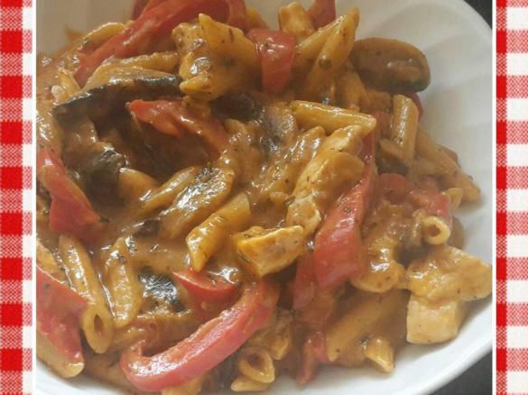 WW/Sattmacher All in one Hähnchenbrust mit Nudeln in Tomaten-Frischkäsesauce