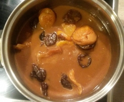 Schlesisches Himmelreich (Backobst mit Bauchfleisch in süß-saurer Soße)