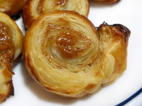 Lebkuchen-Blätterteig-Röllchen