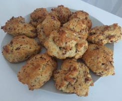 Herzhafte Teilchen mit Wurst und Käse 