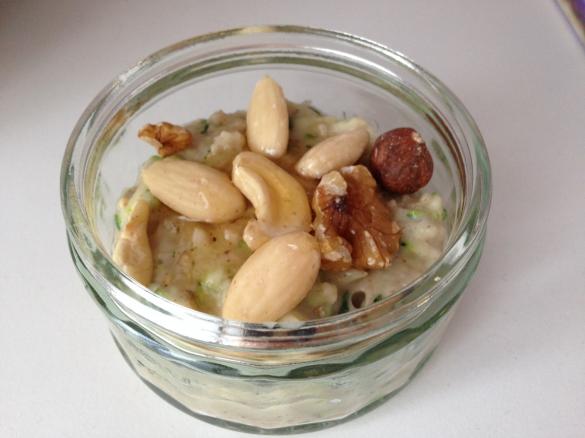 Porridge mit Apfel, Zucchini - macht satt und gesund - Haferbrei mal anders
