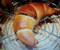 Hefeteig im Wasser gehen lassen für Hefegebäck