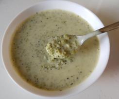 Brokkoli-Reis-Suppe mit Ziegenfrischkäse