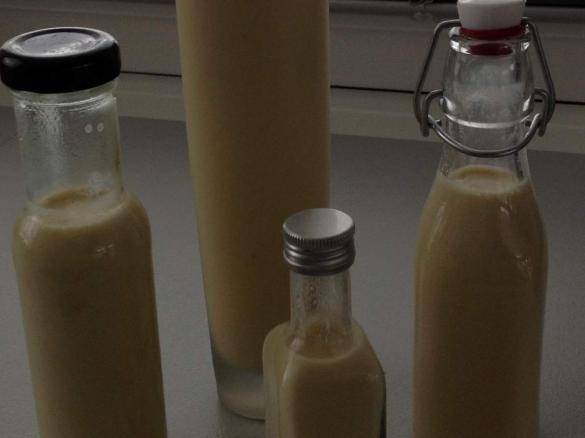 Variation von Marzipanlikör mit Marzipanrohmasse