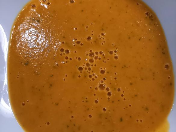 Rote Linsen Suppe – mit Kokosmilch, Curry und Paprika