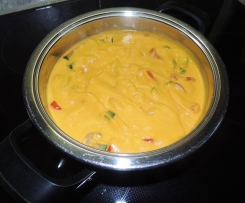 Scharfe Kürbis Erdnuss Soße zu Nudeln