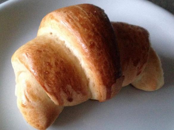 Softe Dinkel-Hörnchen - leicht mürbes Hefegebäck mit zartem Buttergeschmack  - Ideal zum Frühstück oder für die Vesperbox 